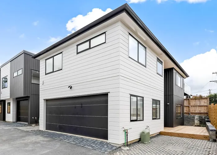 Bright & Spacious Budget Friendly Rooms In West Auckland Perfect For Solo Or Couple Travellers